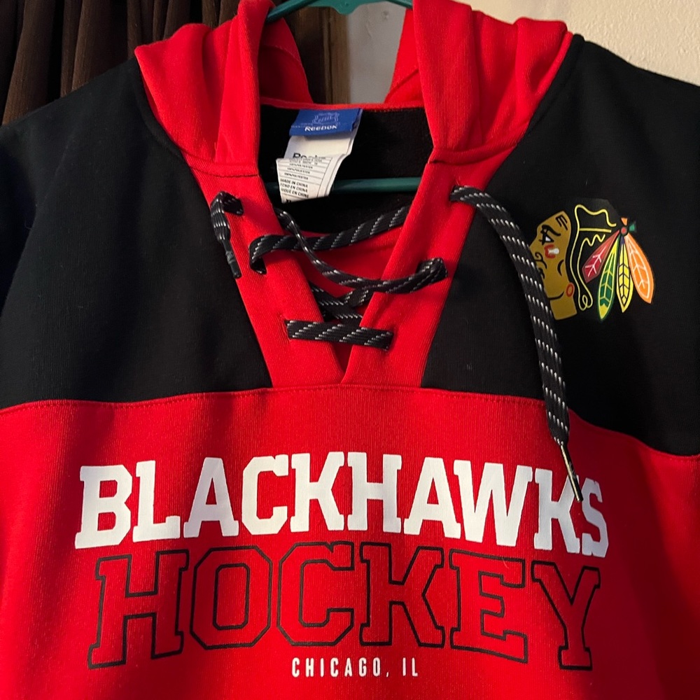 Womens Chicago Blackhawks sweatshirt